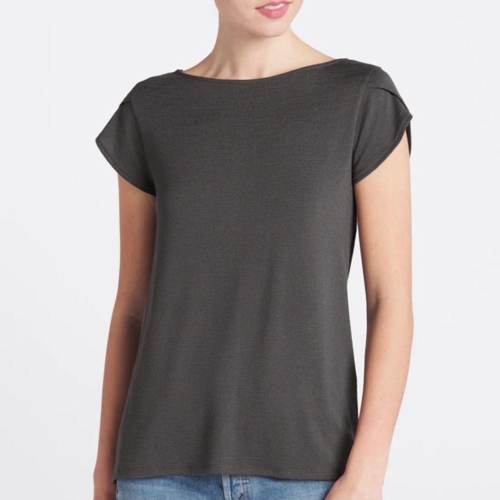 Market & Spruce Bravyan Button Back Detail Knit Top